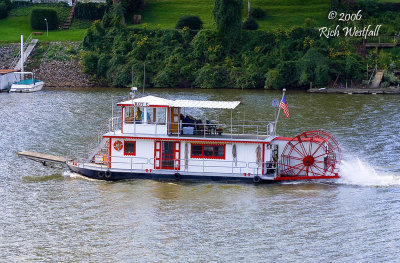 September 25, 2006  - Small Sternwheeler