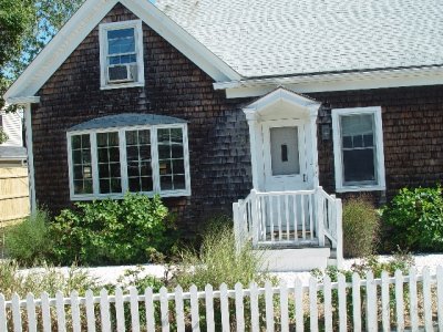 THIS COTTAGE ON MARTHA'S VINEYARD CAN BE HAD FOR 1.3 MILLION-NO WATER VIEW
