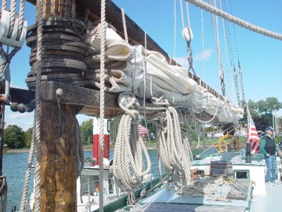 NOTICE ALL THE RIGGING ON THE MAIN MAST........THIS SCHOONER HAS NO ENGINES AND IS SAIL DEPENDENT