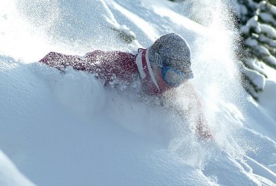 CAN YOU BELIEVE THE SPEED IN THIS DEEP POWDER SNOW