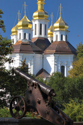Saint Catherin's church and old gun (Chernigov)