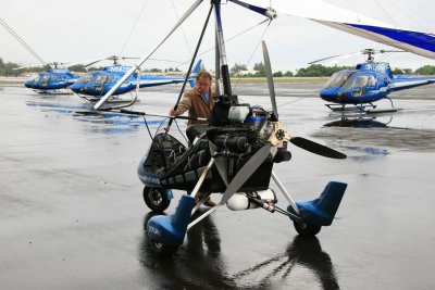 Pilot Mark Swan prepares hang glider for flights