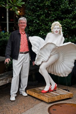 Ed flirting with Marilyn in Savannah