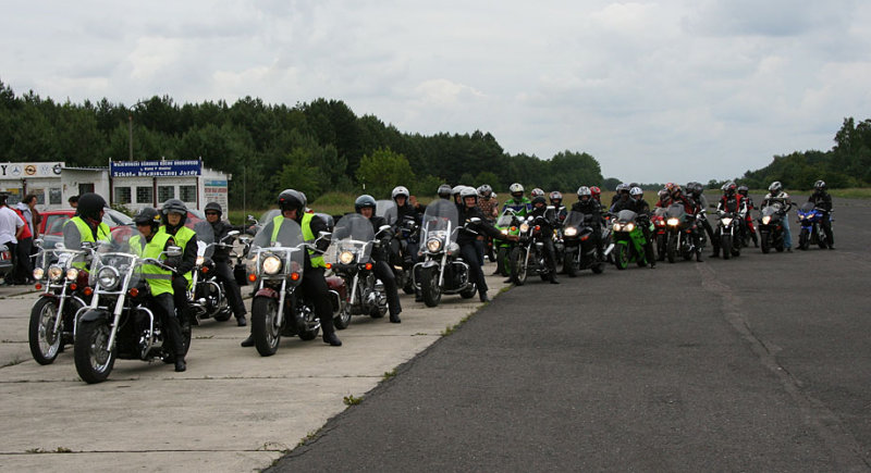 Here comes Motorcyclists