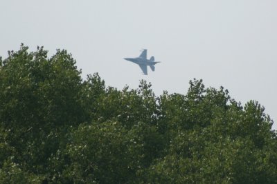 F-16 - turns back