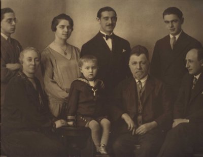 Axelrod Family in Wien Pre-1931