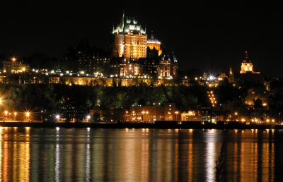 chateau frontenac by night seen from Levi_2