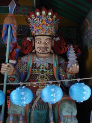 King Kwangmokcheon guards the west at Beomeo Temple