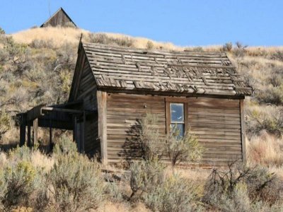 Old shack on hiway 206