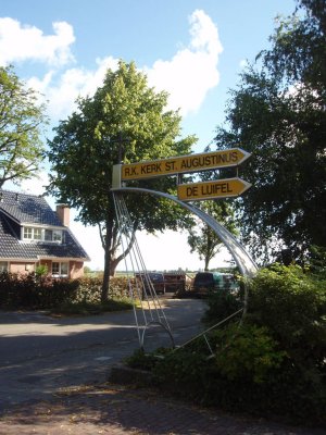 Vijfhuizen, RK kerk 3 bord, 2008.jpg