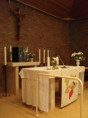 Vogelenzang, kloosterkapel interieur 2, 2008.jpg