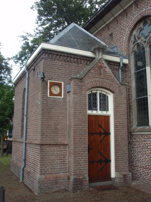 Bussloo, RK kerk zijingang, 2008.jpg