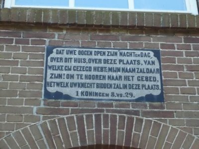 Oosthem, geref kerk gevelsteen [004], 2008.jpg