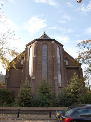 Oudorp, RK Laurentiuskerk, 2008.jpg