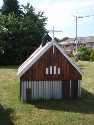 Emmerschans, model oude RK kerk naast nieuwe, 2008.jpg