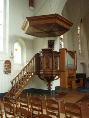 Rolde, NH Jacobuskerk preekstoel, 2008.jpg