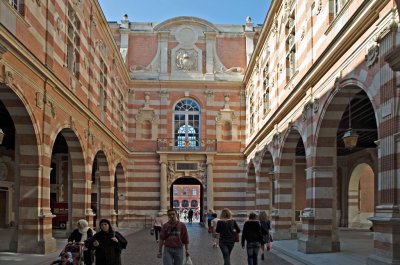 Toulouse - Cour Henry IV