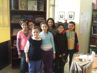 Enfants dans une librairie  Alger