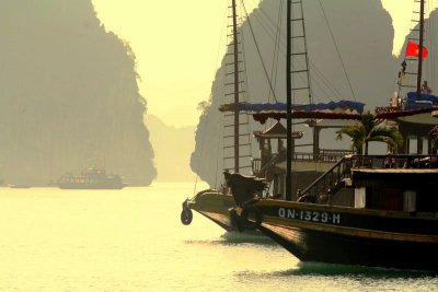 Ha Long Bay ships
