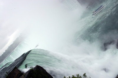 the canadian falls and maid of the mist