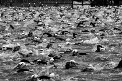 water boiling with people on swim start