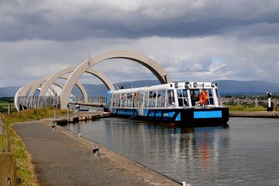 Vessel entering Aqueduct