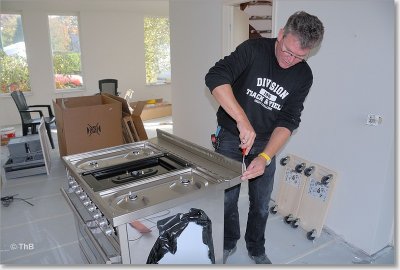 keuken wordt gemonteerd