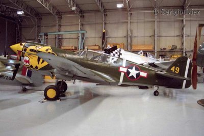 Curtiss P-40B Warhawk (del museo volante).jpg