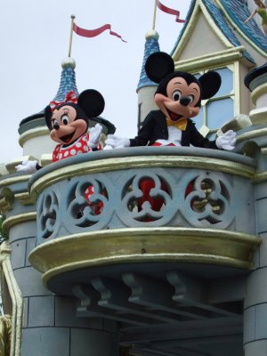 Mickey and Minne at Parade