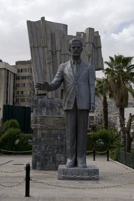 Damascus statue in Arnopus Park 3006.jpg