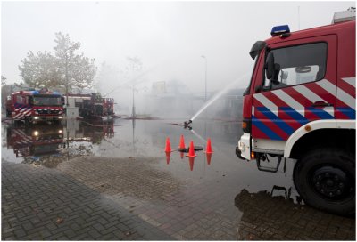 overdekt winkelctr geheel afgebrand