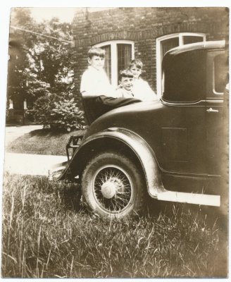cady boys at Bauslaugs Branford Ont ca 1930.jpg
