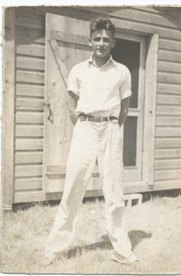 fitch 2 Silver Beach July 1934 - going on 17 yrs old.jpg