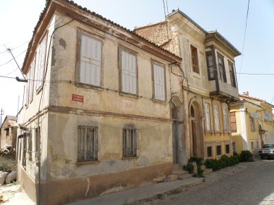 These are Greek style houses and mostly built between 1860 and 1910