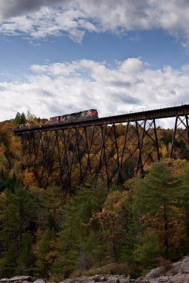 Train sur le pont a contre-haut
