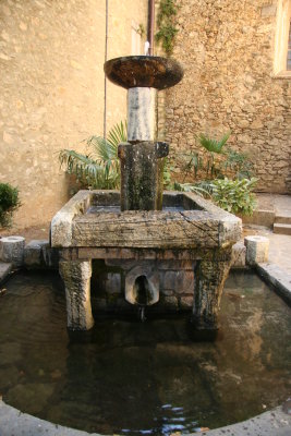 Full view of fountain