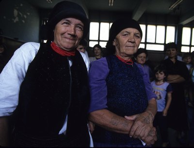 Croatian sisters in Vares
