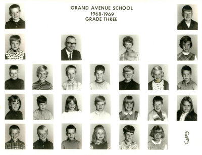 grade 3 with Mrs Aschenbrenner.jpg