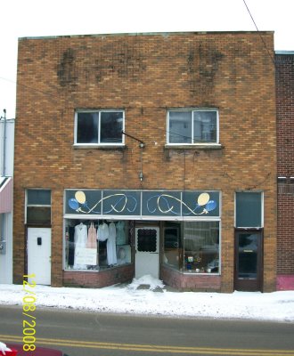 Lee's 2nd Hand Store & Apts