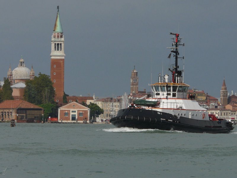 venezia-1210726-remorqueur.jpg