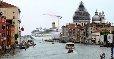 Venezia- vapore in fondo del grande canale -1150549.jpg