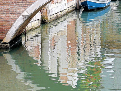 Riflessi con la barca blu -1160254.jpg