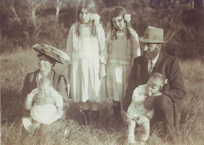 Mitchell family Pansy, Dot, Myrtle and Jim with parents