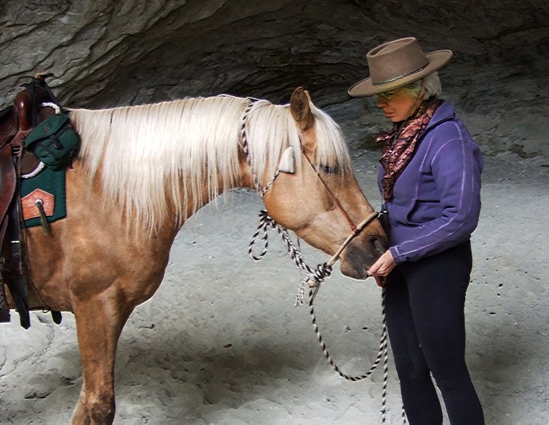 Niki AQHA in Cave