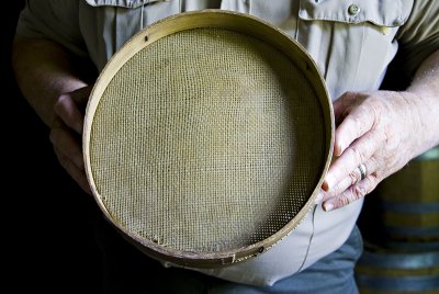 Woven horse hair flower sifter