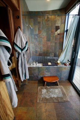 90380681_VBU8LCuV_postranchinncoasthousebathtub.jpg