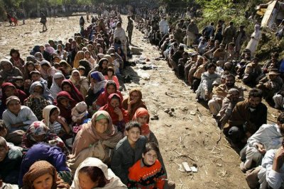 Kashmiri earthquake survivors without shelter wait to receive blankets and food in Ghari Dopatta 21km