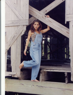 Danelle in barn