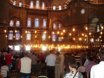 Istanbul8jSultanAhmet Mosque Inside.jpg