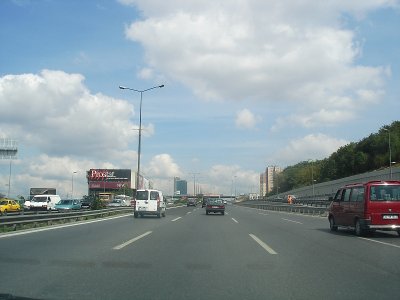 Istanbul Cevre Yolu Towards Topkapi.jpg